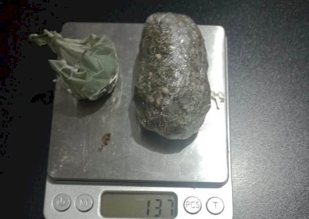 DEODÁPOLIS: Polícia Militar apreende porção de maconha e encaminha homem à delegacia