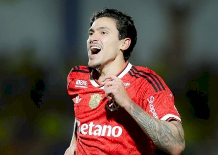 Com dois de Pedro, Flamengo goleia o Mirassol e cola no Palmeiras pelo Brasileirão