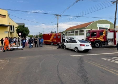 NOVA ANDRADINA: Colisão entre carro e motoneta deixa jovem ferida