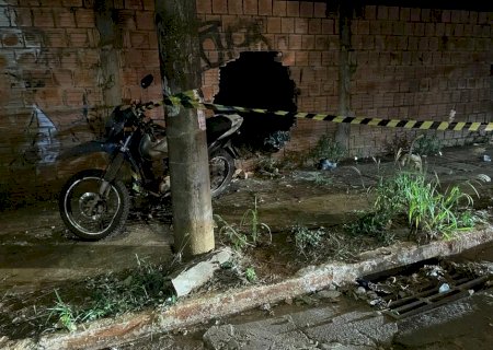 Motociclista morre após perder controle de moto e atingir muro em MS