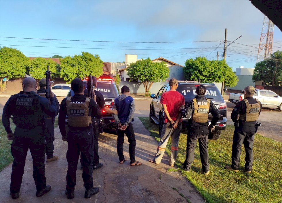 DEODÁPOLIS: Polícia Civil cumpre dois mandados de prisão preventiva no âmbito da operação 'mulher segura'
