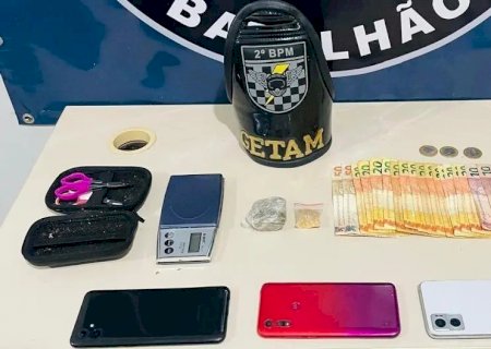 Abordagem acaba com rapaz preso e droga encontrada em ponto de venda em Três Lagoas