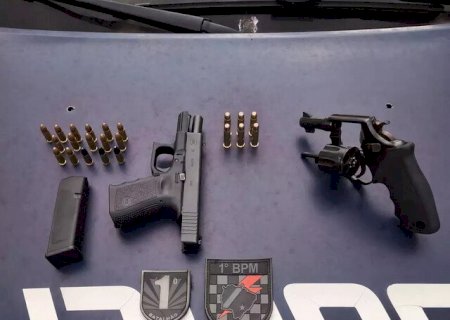 Com armas, dupla é presa antes de suposta vingança contra desafeto em boate de MS