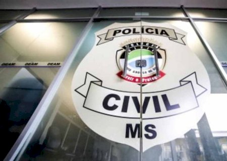 Homem que agrediu ex com pedaço de madeira e ateou fogo em casa com ela dentro é preso em MS
