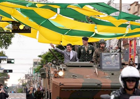Exército leva 600 militares para avenida e encanta o público no Desfile da Independência em Dourados