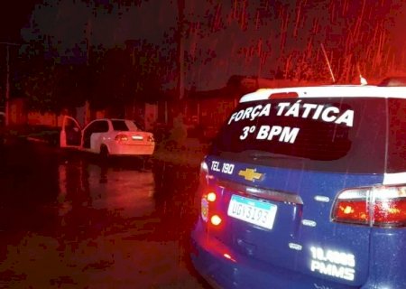 Homem morre em confronto com a polícia após furto de veículo em Dourados