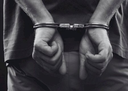 JATEÍ: Homem pula muro, invade casa e agride companheira com socos no rosto