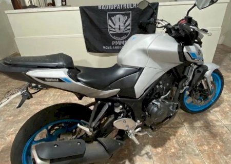 NOVA ANDRADINA: Motociclista é levado à delegacia após ser flagrado com dispositivo para ocultar placa