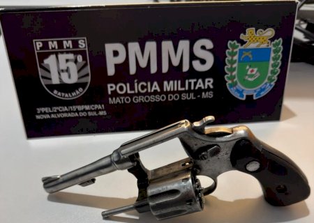 Dois homens são presos e revólver é apreendido após tentativa de invasão de residência em Nova Alvorada do Sul